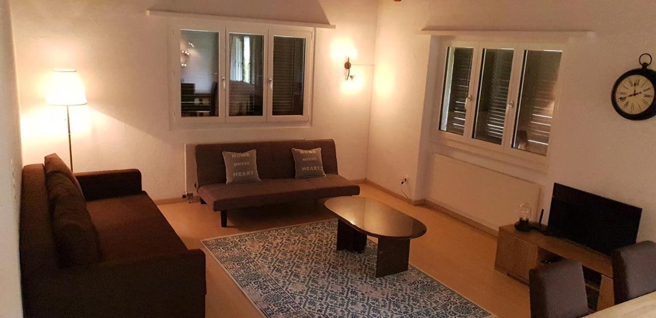 Curtinfess Franklin Apartment Bivio Luaran gambar