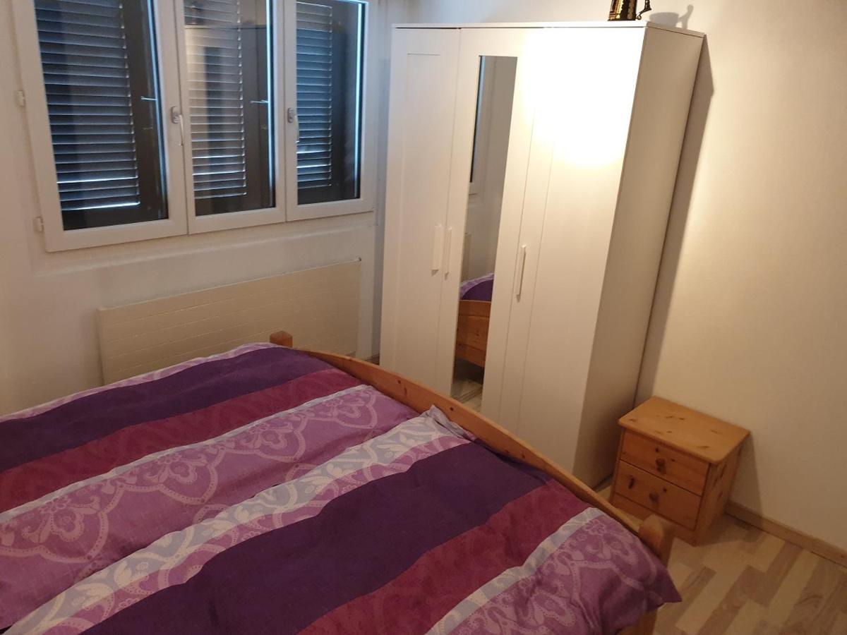 Curtinfess Franklin Apartment Bivio Luaran gambar